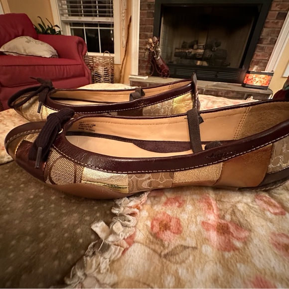 COACH Signature Jenilee: Bronze Gold Logo Patchwork Ballet Flats Shoes 7.5M - Picture 2 of 7